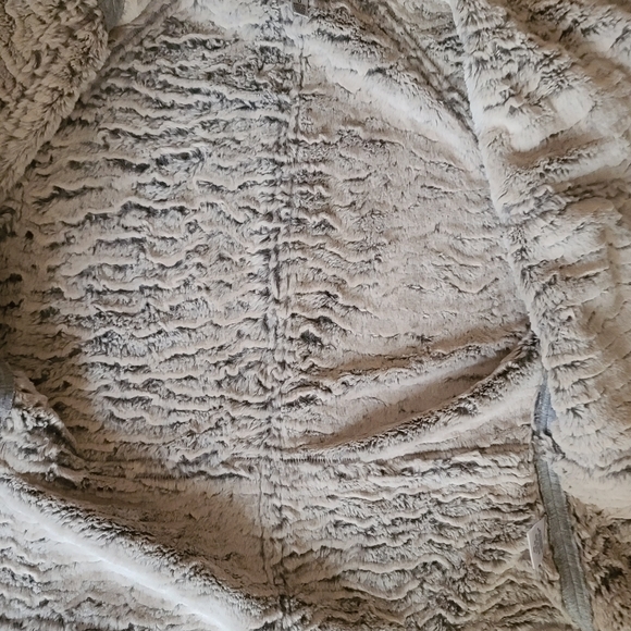 2/$35 Linea Domani warm vest / top - Picture 9 of 14